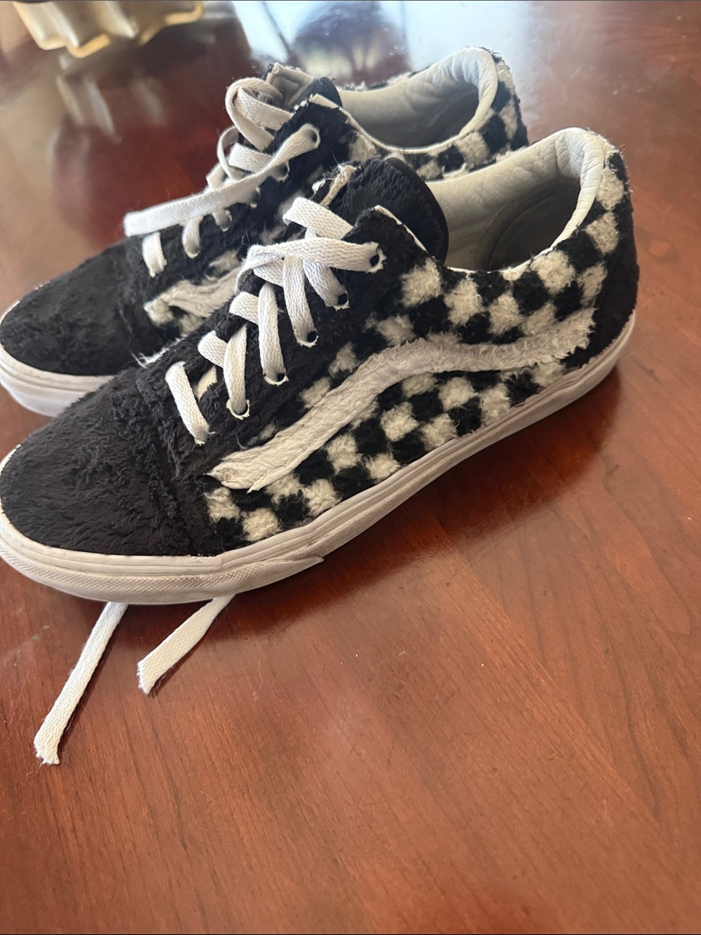 Fuzzy Checkered Women's Low-Top Sneakers - Stylish Casual Comfort